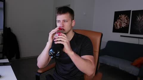ZACK GILLIAN online show from May 2026 02:40:02 AM