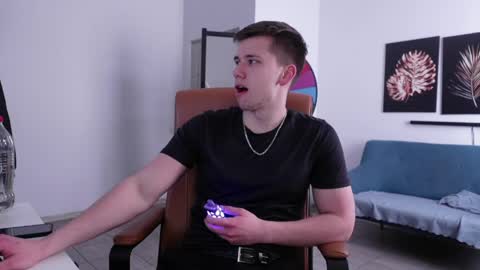 ZACK GILLIAN online show from May 2026 05:32:01 PM