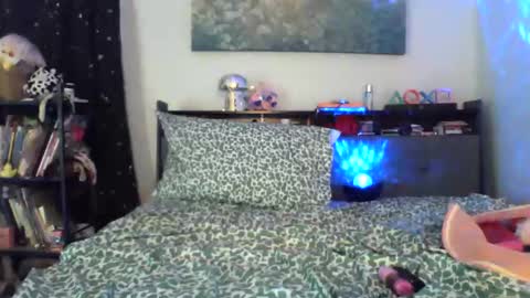 Snapshot of zaddyslilslutbucket chatting on November 2025 02:02:02 AM zaddyslilslutbucket online show from November 2025 02:02:02 AM