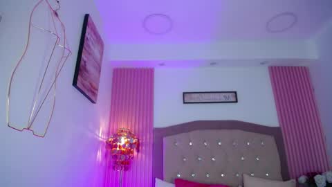 Snapshot of zafiro_cat chatting on March 2026 01:29:02 AM Zafiro online show from March 2026 01:29:02 AM