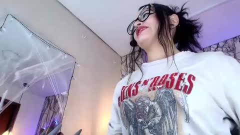   online show from October 2025 07:04:02 PM