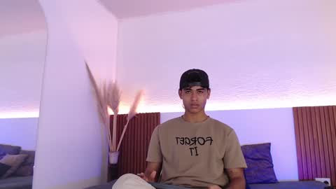 Snapshot of zander_2120 chatting on January 2025 02:07:01 PM Zander online show from January 2025 02:07:01 PM