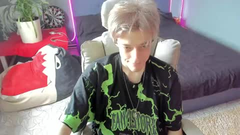 Snapshot of zane_steele chatting on May 2026 12:02:01 PM Kel online show from May 2026 12:02:01 PM