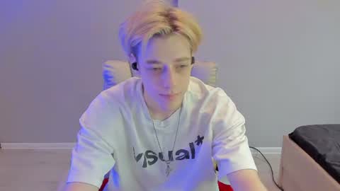 Snapshot of zane_steele chatting on June 2026 05:17:02 PM Kel online show from June 2026 05:17:02 PM