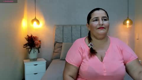 Snapshot of zara_milf_ chatting on February 2026 12:19:01 PM zara online show from February 2026 12:19:01 PM