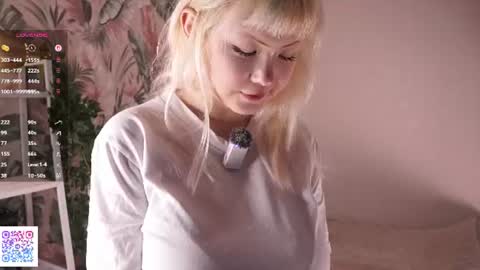 Snapshot of zara_shine chatting on June 2026 06:10:01 PM Criss online show from June 2026 06:10:01 PM
