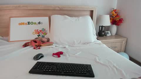 Agnes online show from November 2025 10:03:01 AM