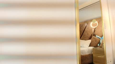 Zarah Andrews online show from December 2025 12:03:02 PM