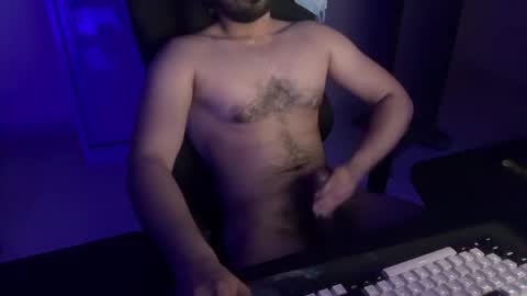 Snapshot of ze_boi chatting on April 2026 09:41:02 PM Ze online show from April 2026 09:41:02 PM