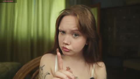 Snapshot of zeldaes chatting on May 2026 03:36:01 AM Emilia online show from May 2026 03:36:01 AM