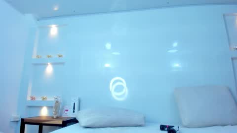 Zenda Evans online show from December 2025 04:06:02 AM