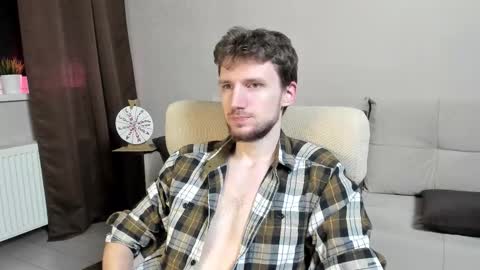 Andrew online show from November 2025 08:52:02 PM