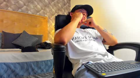 zeus online show from December 2024 10:40:02 PM