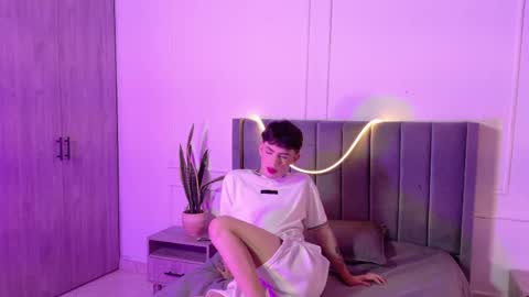 Snapshot of zeyn_smith chatting on May 2026 12:15:01 PM zeyn_smith online show from May 2026 12:15:01 PM