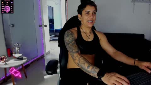 zhoestrong online show from January 2025 04:22:02 PM