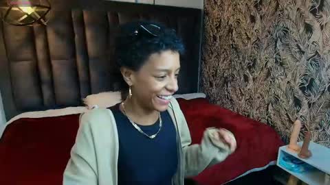 Snapshot of zia_green chatting on May 2026 01:17:02 PM Zia Green online show from May 2026 01:17:02 PM