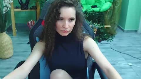 zianichols online show from February 2025 11:41:02 PM