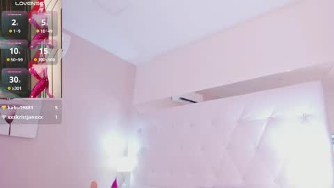 Nia  online show from February 2025 02:48:02 PM