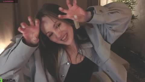 Zlata  Mon Tue Thu Fri Sun Sa GMT 3 0000pm - 0600pm  online show from March 2026 09:15:01 AM