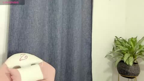 Snapshot of zoe69__ chatting on March 2025 08:20:02 AM ZOE online show from March 2025 08:20:02 AM