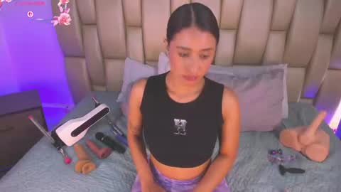 Snapshot of zoe_barlove chatting on June 2026 01:13:01 PM Your new obsession online show from June 2026 01:13:01 PM