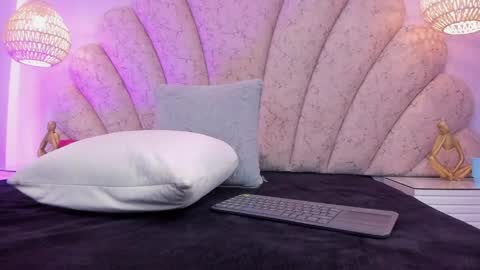 Snapshot of zoe_blosson chatting on May 2026 01:58:02 AM zoe_blosson online show from May 2026 01:58:02 AM