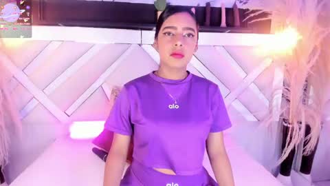 Snapshot of zoe_johnsonn1 chatting on May 2026 10:04:02 PM Zoey online show from May 2026 10:04:02 PM