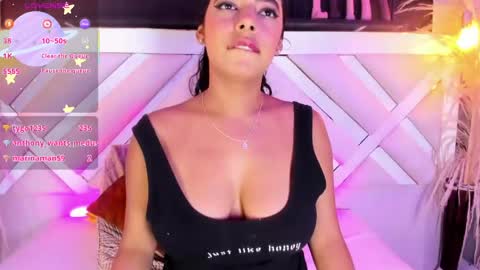 Snapshot of zoe_johnsonn1 chatting on June 2026 01:28:02 AM Zoey online show from June 2026 01:28:02 AM