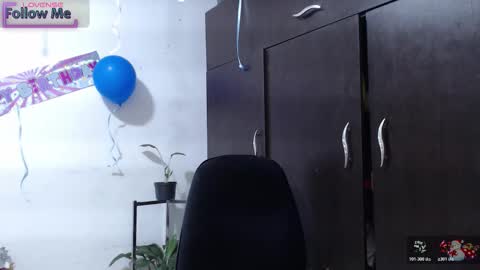 Snapshot of zoe_khall chatting on December 2025 03:01:02 AM ZOE online show from December 2025 03:01:02 AM