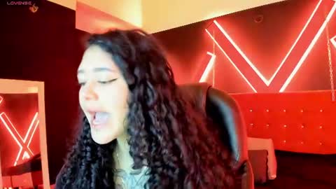 Snapshot of zoe_lara_34 chatting on August 2026 04:00:01 AM zoe online show from August 2026 04:00:01 AM