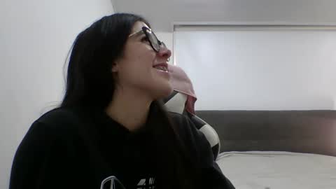 Snapshot of zoe_mill33r chatting on November 2025 06:50:01 PM Zoe online show from November 2025 06:50:01 PM