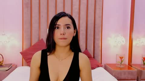 Snapshot of zoe_monrow chatting on May 2026 01:39:02 PM Zoe Monrow online show from May 2026 01:39:02 PM