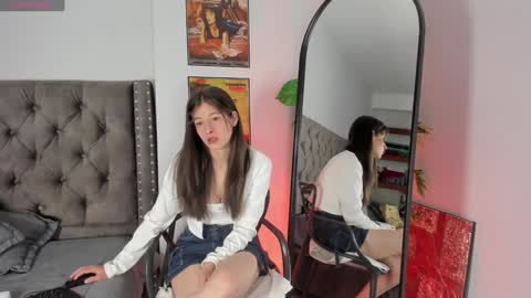 Snapshot of zoe_olsen__ chatting on February 2025 01:20:01 PM Zoe Olsen online show from February 2025 01:20:01 PM