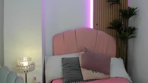 zoe_quinn7 online show from December 2025 07:53:01 PM