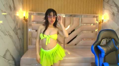 Zoe  online show from October 2025 03:28:01 AM