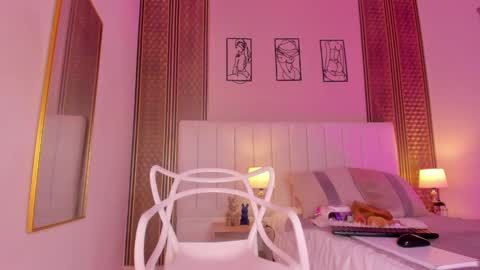 Hi guys i am Zoe  online show from November 2025 11:42:02 AM