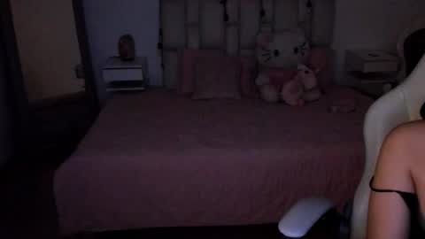 Zoe online show from November 2025 01:43:01 PM