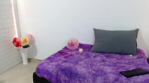 Carolina online show from February 2025 05:23:01 AM