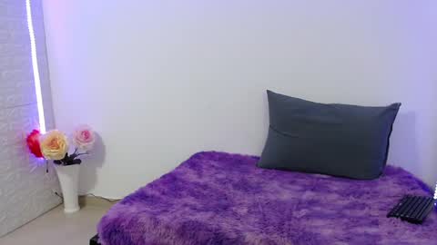 Carolina online show from March 2025 04:24:02 AM