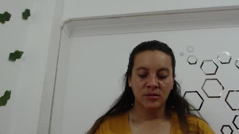 Carolina online show from November 2025 09:25:02 PM