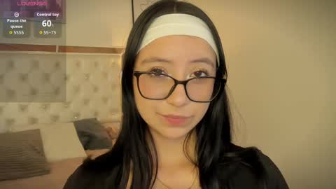 Snapshot of zoe_xra chatting on May 2026 09:31:02 PM Zoe online show from May 2026 09:31:02 PM