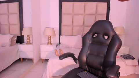 Zoecarrter online show from September 2025 07:58:01 PM