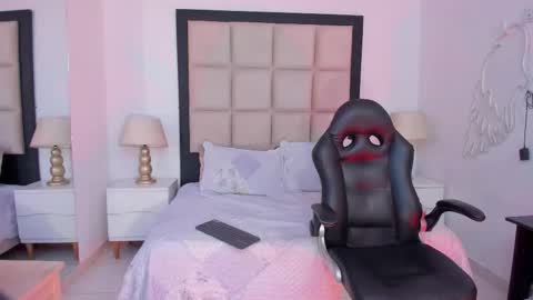 Zoecarrter online show from October 2025 06:37:01 PM