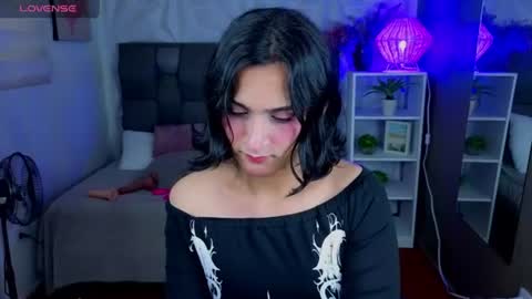 Snapshot of zoee_kiss_ chatting on July 2026 08:37:01 PM ZOE online show from July 2026 08:37:01 PM