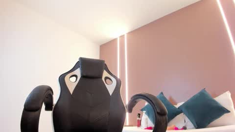 zoee_zi online show from March 2026 08:36:02 PM