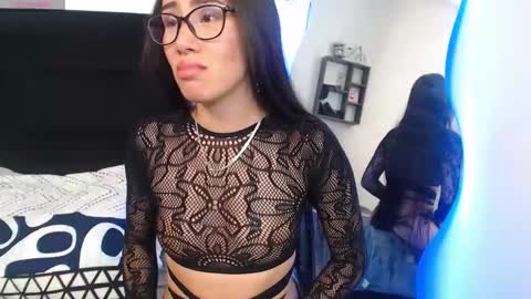 Laura  online show from September 2025 04:34:02 AM