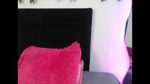 Laura  online show from September 2025 04:27:01 AM