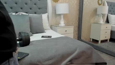 Zoe Krug online show from September 2025 12:04:02 PM