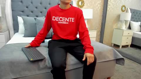 Zoe Krug online show from September 2025 12:40:02 PM