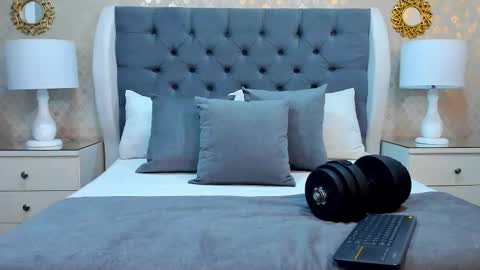 Zoe Krug online show from October 2025 11:55:02 AM